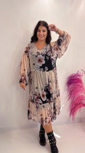 Kwiecista sukienka midi w dużym rozmiarze SOLAIN BEIGE FLOWERS z długim rękawem (rozmiar uniwersalny)