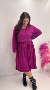 Sukienka z długim rękawem plus size CLASSITA PLUM z delikatnym odcięciem w pasie (rozmiar uniwersalny)