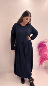 Sukienka z długim rękawem plus size CLASSITA DARK z delikatnym odcięciem w pasie (rozmiar uniwersalny)