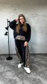 Gruby komplet damski plus size RUMIKO, w kolorze czarnym ze wstawkami w panterkowy wzór, z kieszeniami i kapturem